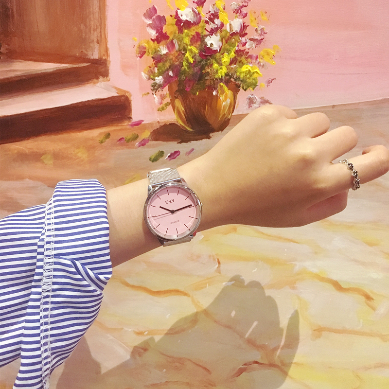 간단한 하라주쿠 시계 여성 학생 캐주얼 빈티지 분위기 트렌드 패션 금속 실버 체인 쿼츠 시계의 버전