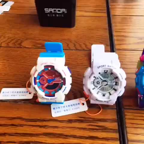 새로운 다기능 듀얼 디스플레이 시계 전자 시계 남성 야외 스포츠 수영 학생 남성 시계 LED 카운트 다운
