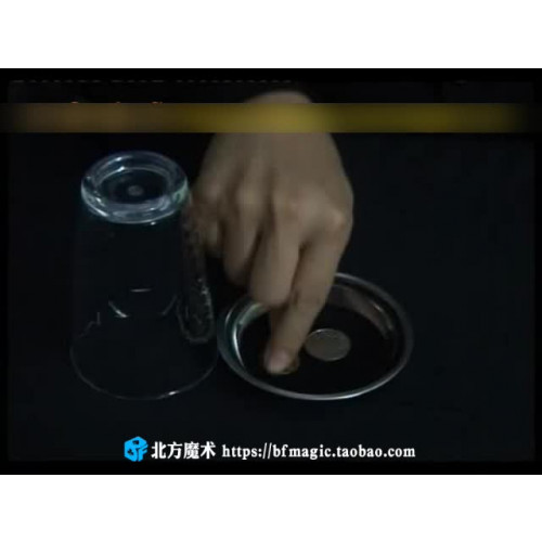 북부 마술 초보자 간단한 근접 촬영 리우 Qianchun 저녁 소품 컵에 동전