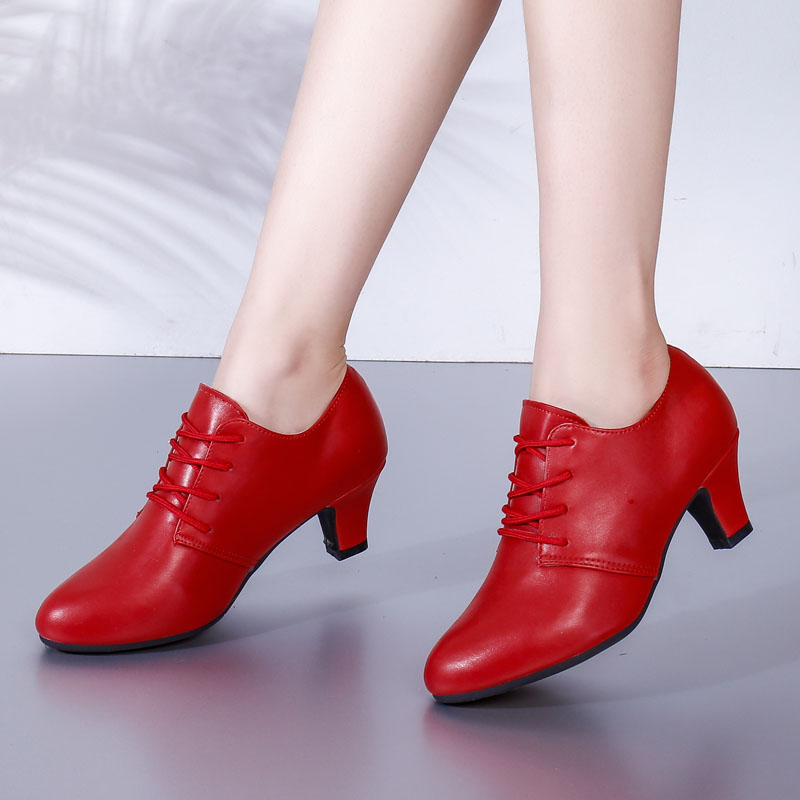 봄 새로운 레이스 가죽 라틴 댄스 신발 여성 빨간 고무 바닥 하이힐 현대 무용 부드러운 바닥 광장 댄스 신발