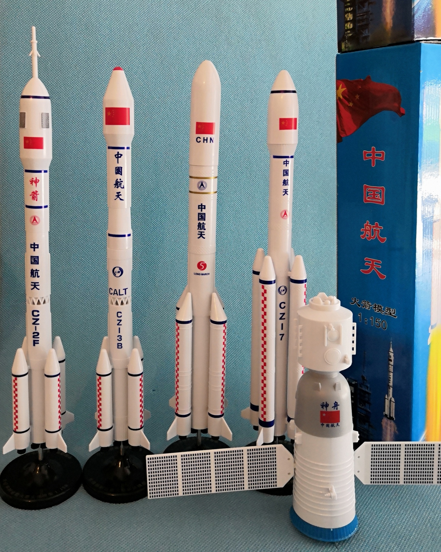 2nd 3rd 7th Shenzhou 우주선 위성 로켓 모델을 성공적으로 발사 한 Long March 5B 로켓.