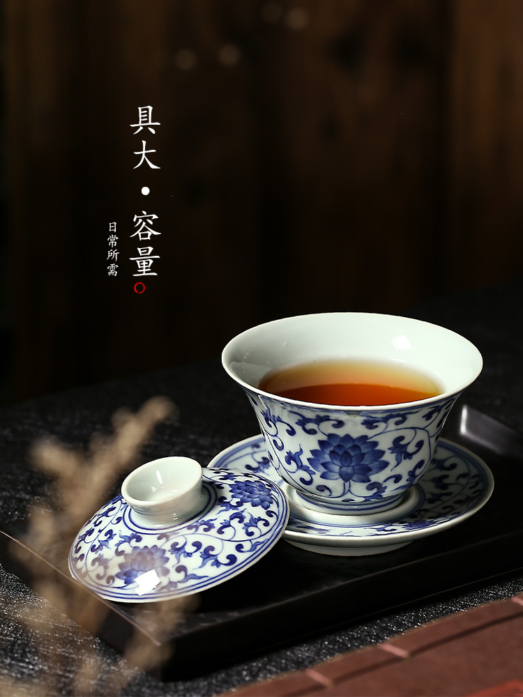 전통 차 손으로 그린 ​​얽힌 연꽃 파란색과 흰색 세 재능있는 그릇 Jingdezhen 얇은 타이어 빈티지 세라믹 단일 찻잔