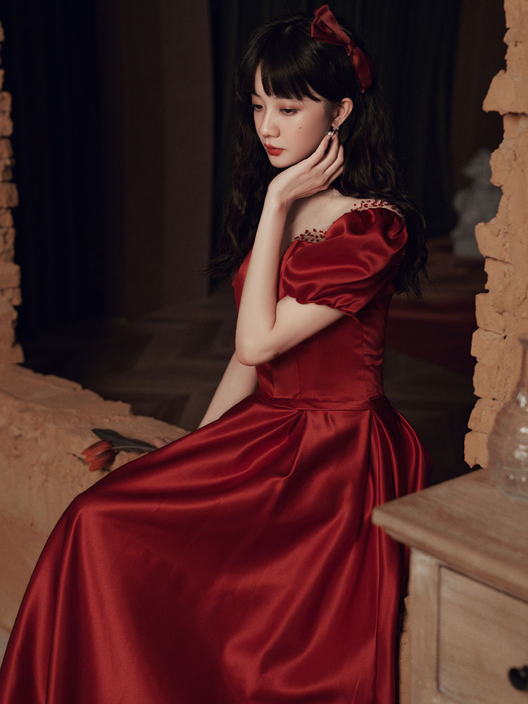 신부 토스트 드레스 빨간색 새틴 겨울 고품질 질감은 일반적으로 이브닝 긴 스타일을 입을 수
