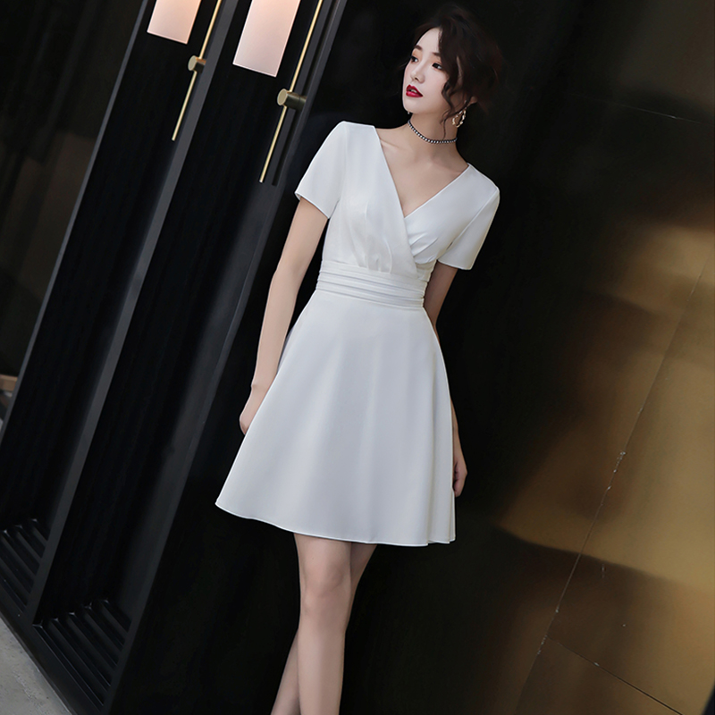 작은 이브닝 드레스 연회 짧은 단락 작은 고귀한 프랑스 숙녀 흰 여자는 보통 착용