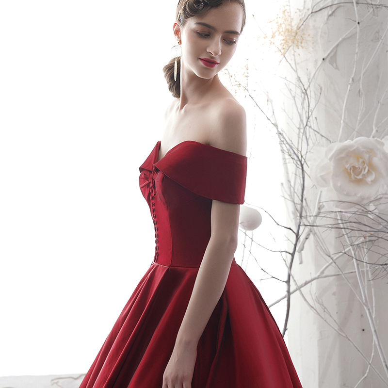 레드 이브닝 드레스 원 숄더 토스트 드레스는 얇고 중형 및 긴 연회 고급 호스트 여성