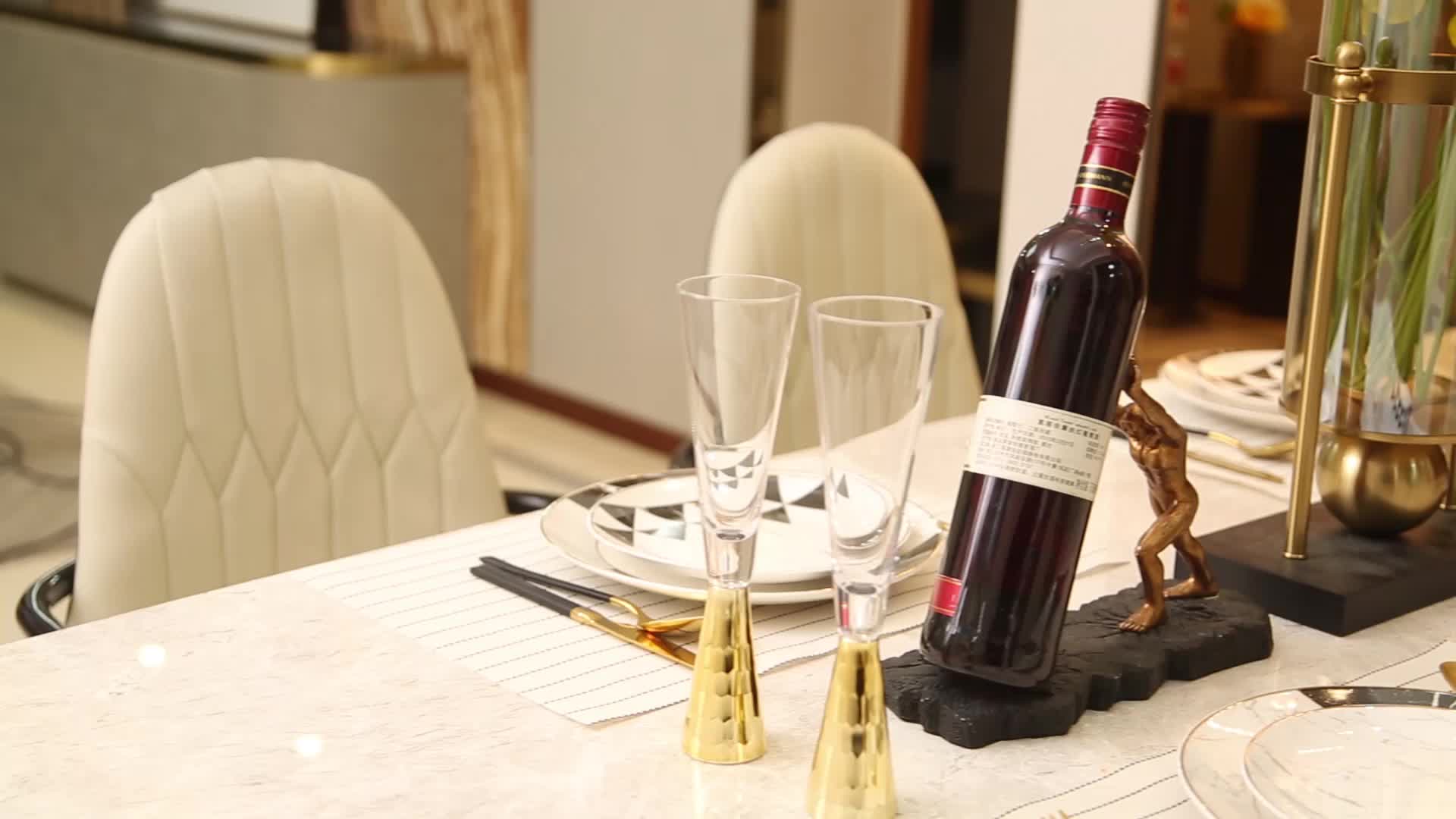 레드 와인 선반 장식 크리 에이 티브 헤라클레스 와인 트레이 현대 가벼운 럭셔리 거실 와인 캐비닛 장식 와인 병 디스플레이 와인 잔