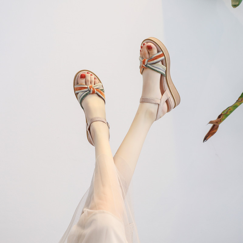 조수 브랜드 플랫 샌들 여성 요정 스타일 2021 새로운 여름 스커트 그물 빨간색 두꺼운 바닥 로마 슬로프 힐 플랫폼 신발