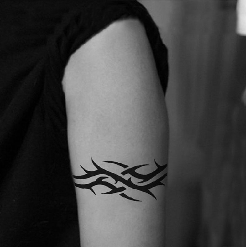 Ge Aifei 원래 팔 토템 문신 스티커 방수 남성과 여성 흑백 링 팔 시뮬레이션 문신 문신 스티커