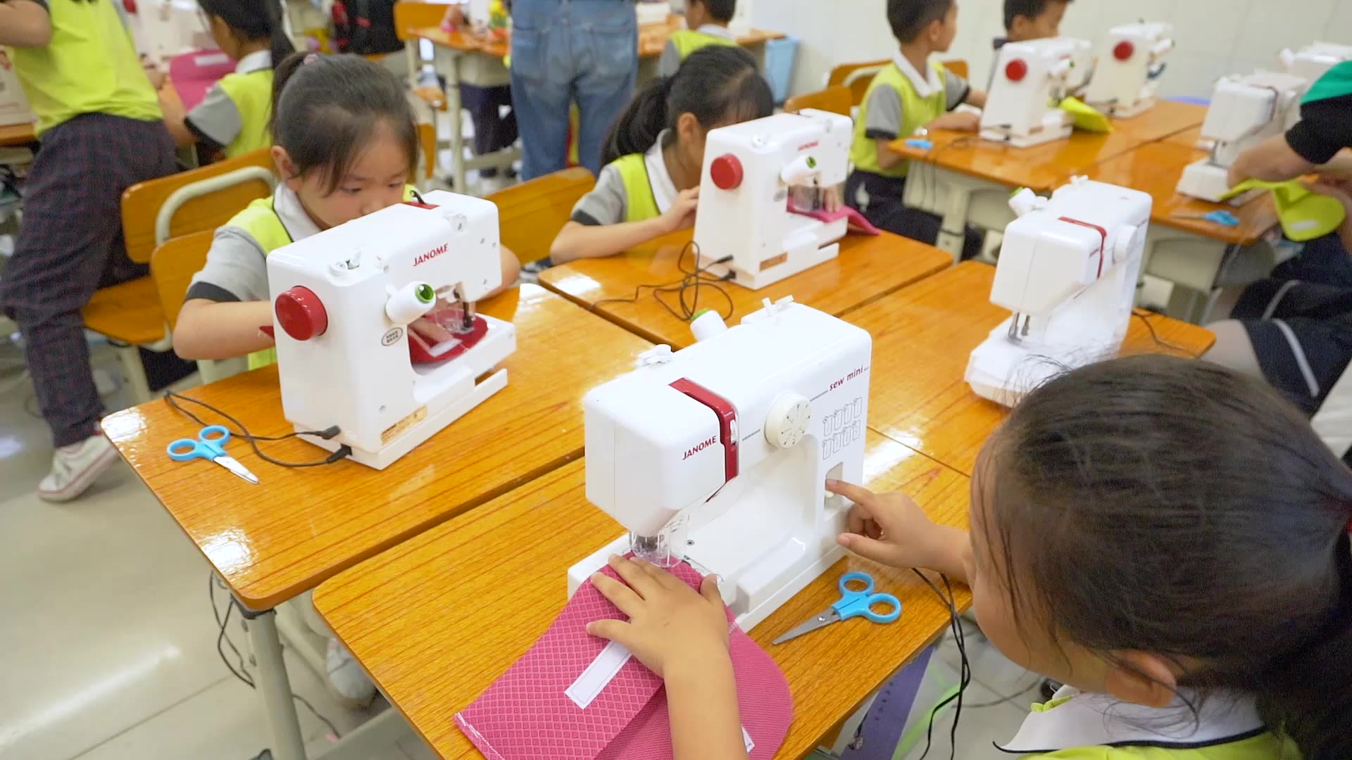 일본의 Zhenshanmei 학생 재봉틀 소녀 작은 어린이 선물 홈 7-12 세 안전 장난감 미니