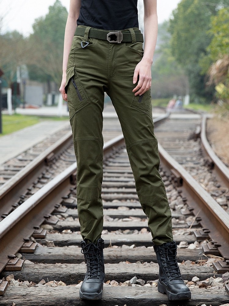 새로운 작업복 여성은 얇은 하이 웨이스트 봄과 여름 스트레이트 육군 녹색 바지 녹색 캐주얼 바지 느슨하고 잘 생긴 트렌드를 보여줍니다.